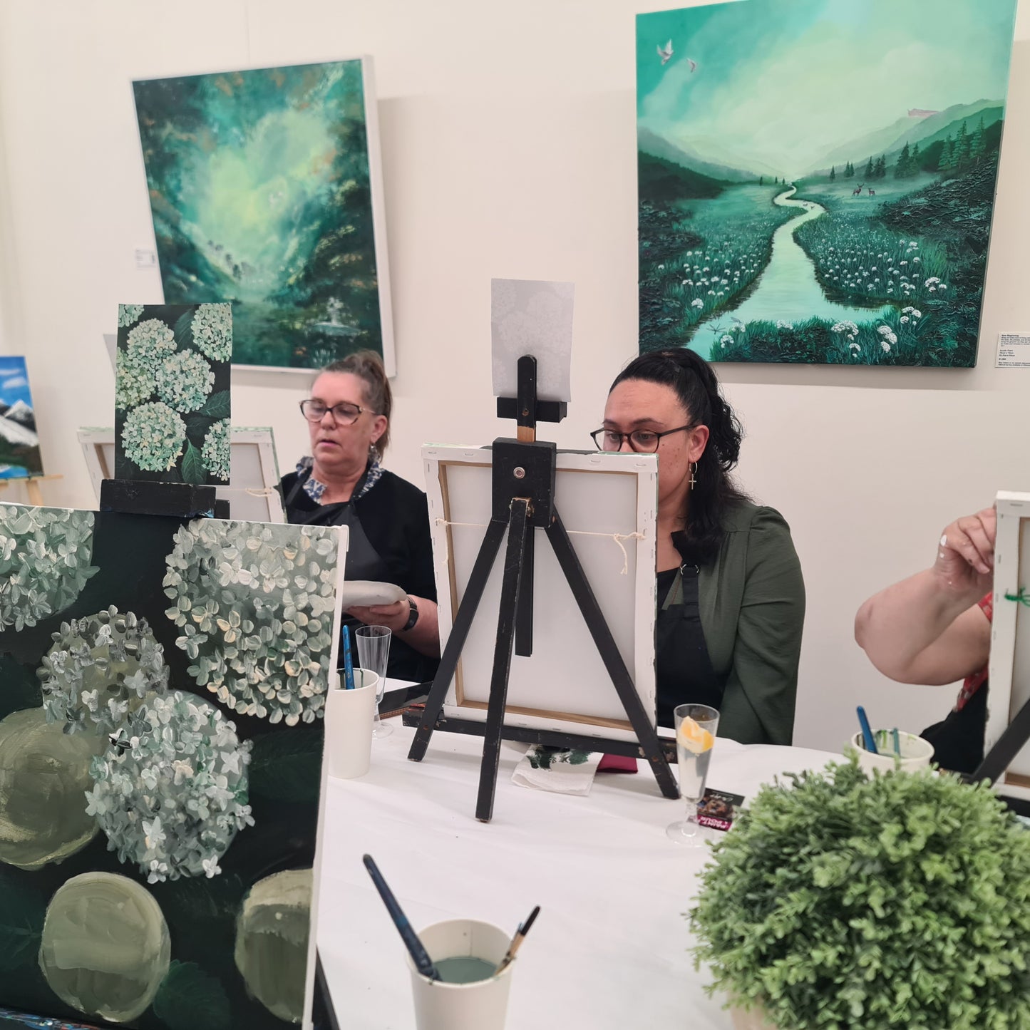 Daisy Paint n Pour Party